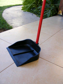 WONDER LONG HANDLE RUBBER DUST PAN