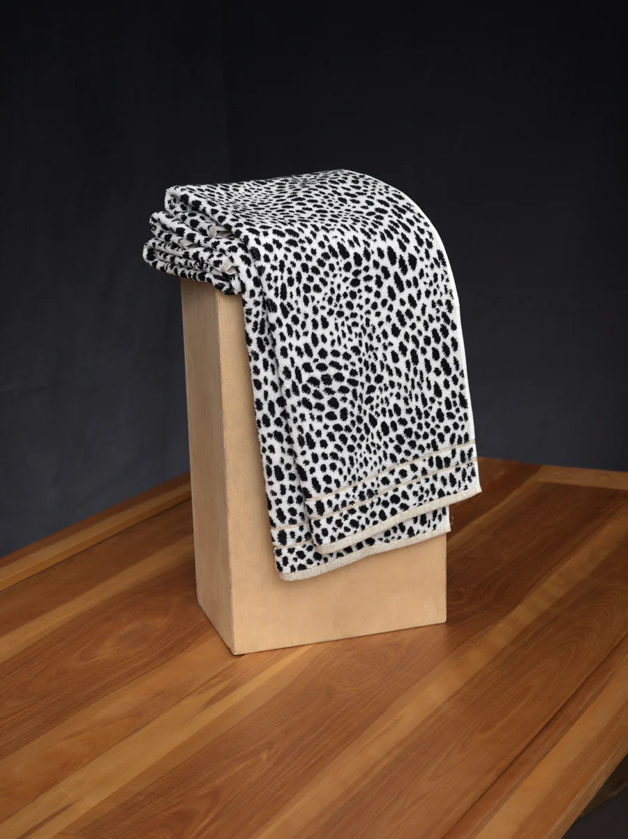 Hand Towel Blackberry Black/White