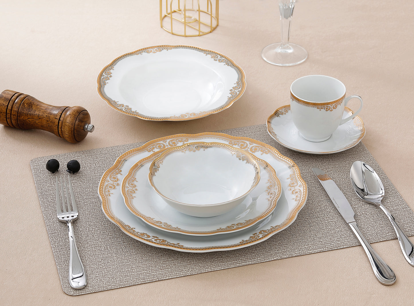 Porcelain Catherine Design Dinnerware Set, 24 Piece, Service for 4, Lorren Home Trends