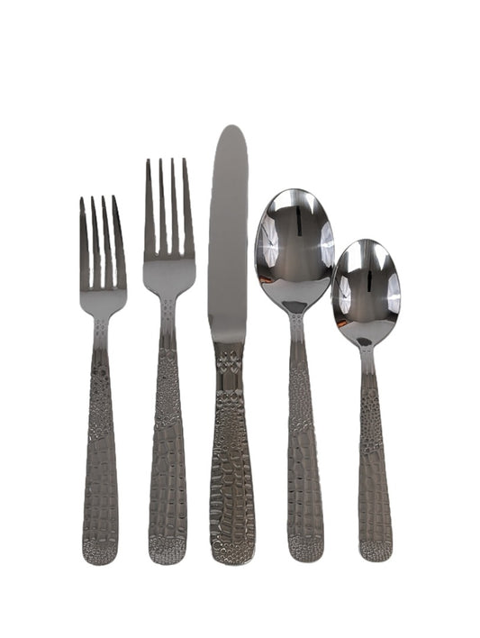 Metropolitan Flatware Alligator 1