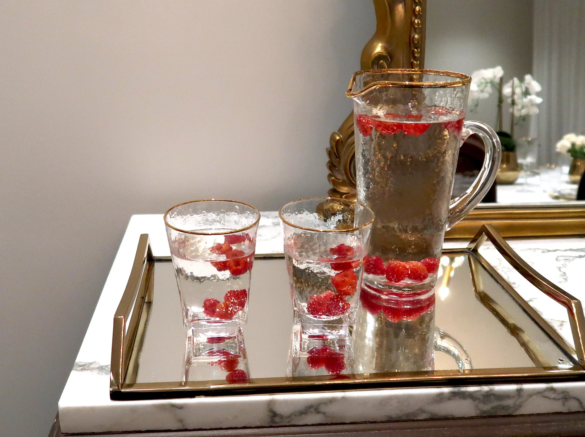 Pebble Glass Pitcher with Gold Rim with Handle 2