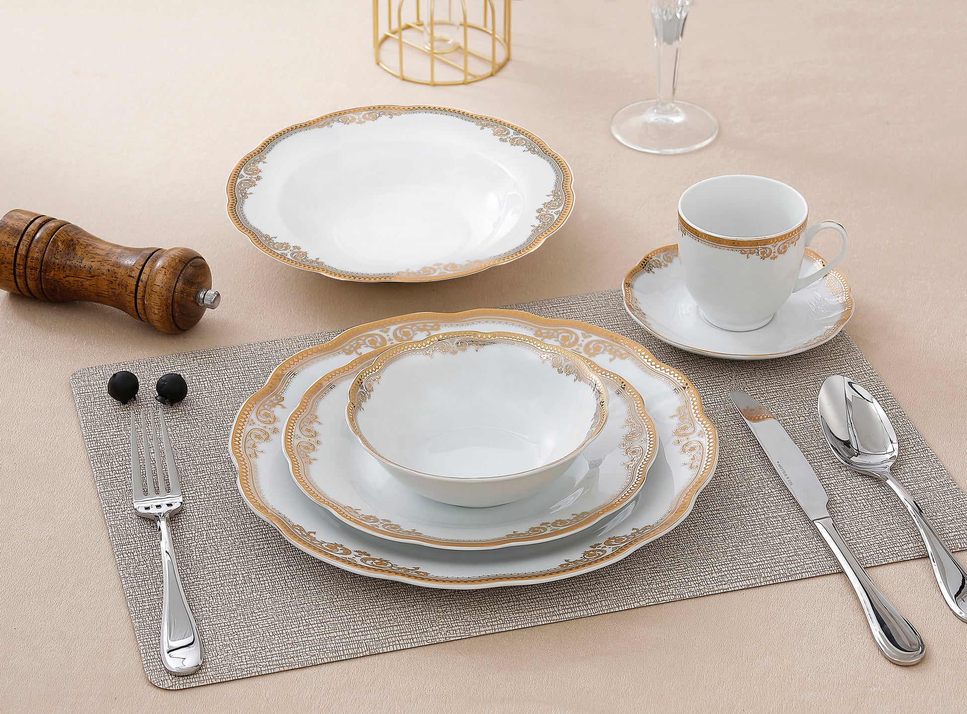 Porcelain Catherine Design Dinnerware Set, 24 Piece, Service for 4, Lorren Home Trends 3