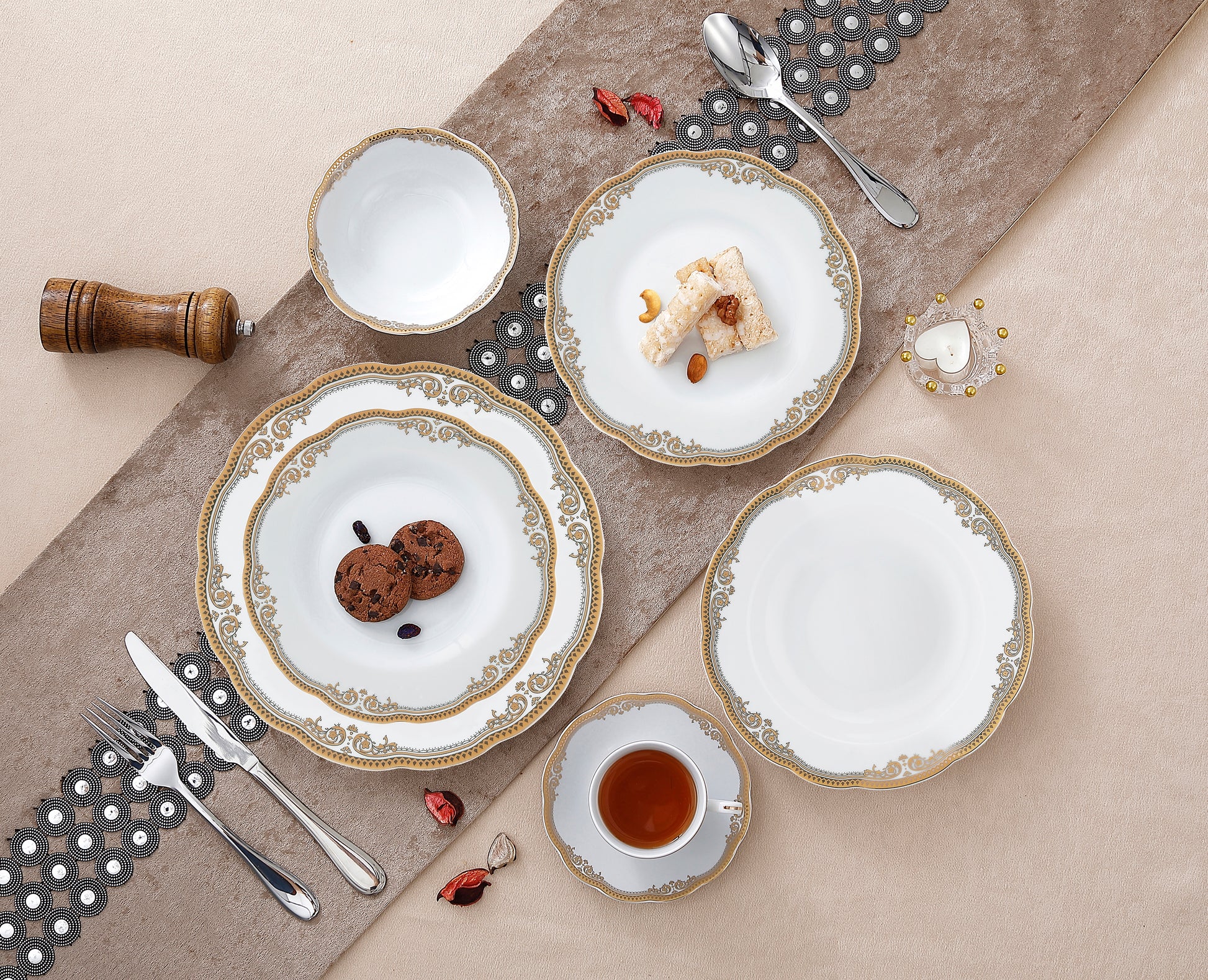 Porcelain Catherine Design Dinnerware Set, 24 Piece, Service for 4, Lorren Home Trends 5